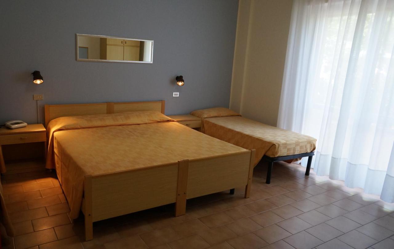 Hotel Quattropalme Tortoreto Eksteriør bilde